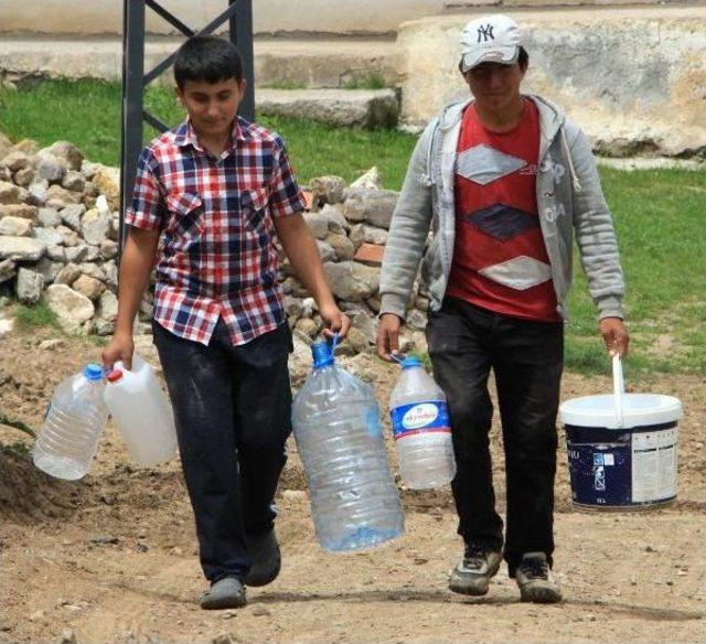 Şebeke Suyuna Hasret Kaldılar