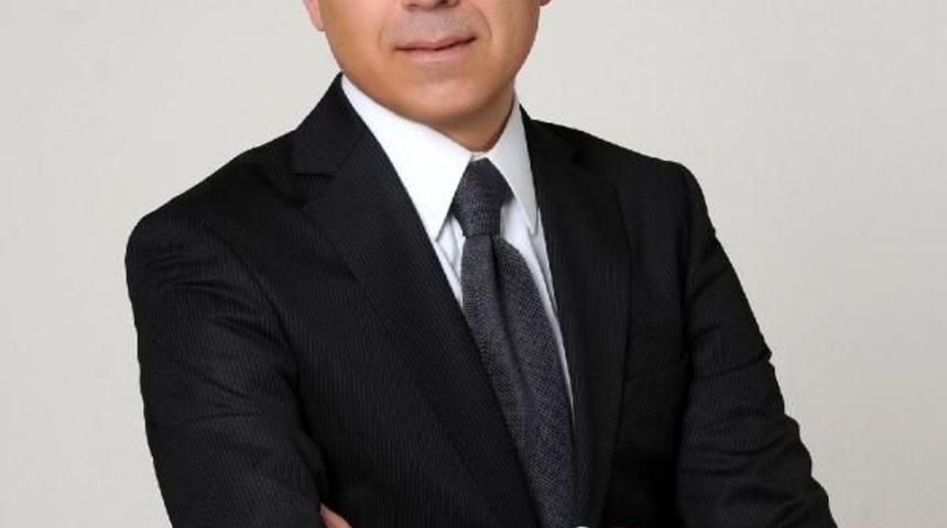 Prof. Dr. &Ouml;zcan: Havuzda Serinlik Ararken G&ouml;z Sağlığınızı Yitirmeyin