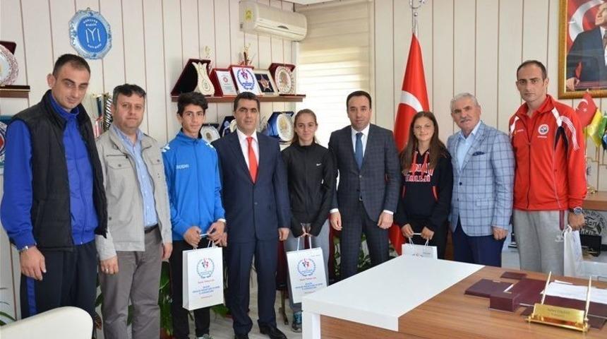 Bilecik&rsquo;te Başarılı Sporcular &Ouml;d&uuml;llendirildi