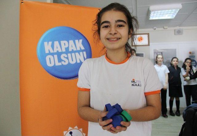 Minikler 500 Kilo Kapak Topladı Sandalye Bağışında Bulundu