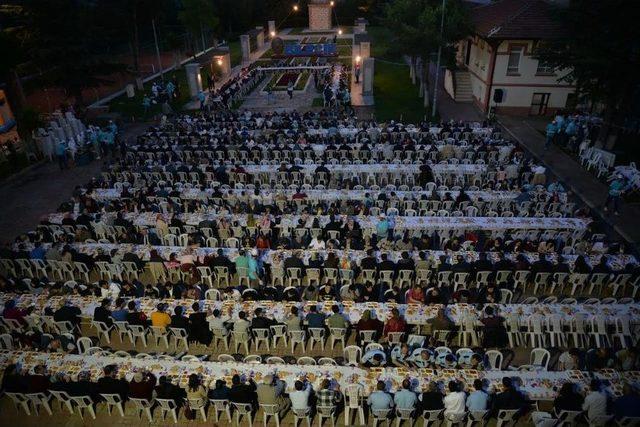 Bilecik Belediyesinden İl Protokolüne İftar Yemeği