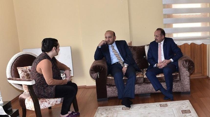 Başkan Akg&uuml;l&rsquo;den S&uuml;rpriz Ev Ziyaretleri