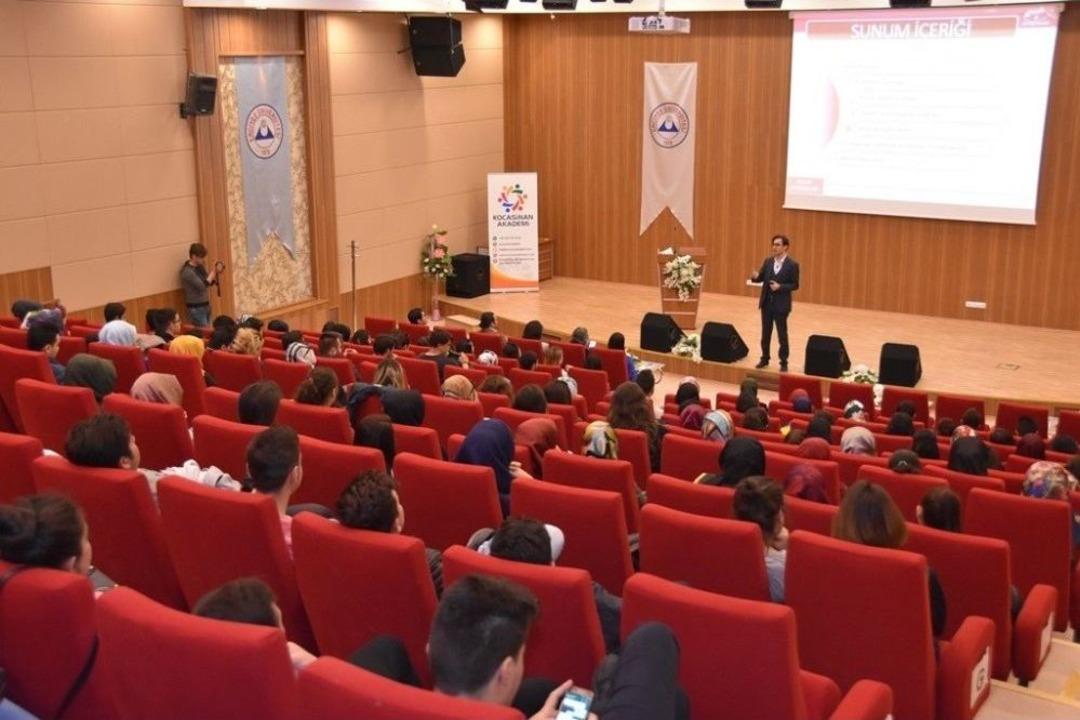 Kocasinan Akademi&rsquo;de, İmam Ve M&uuml;ezzin Adaylarına Nefes Alma Tekniklerini Anlatıldı