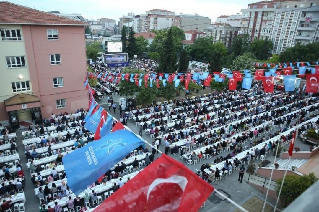 Yeşilova&rsquo;da Kurulan İftar Sofrasına B&uuml;y&uuml;k İlgi