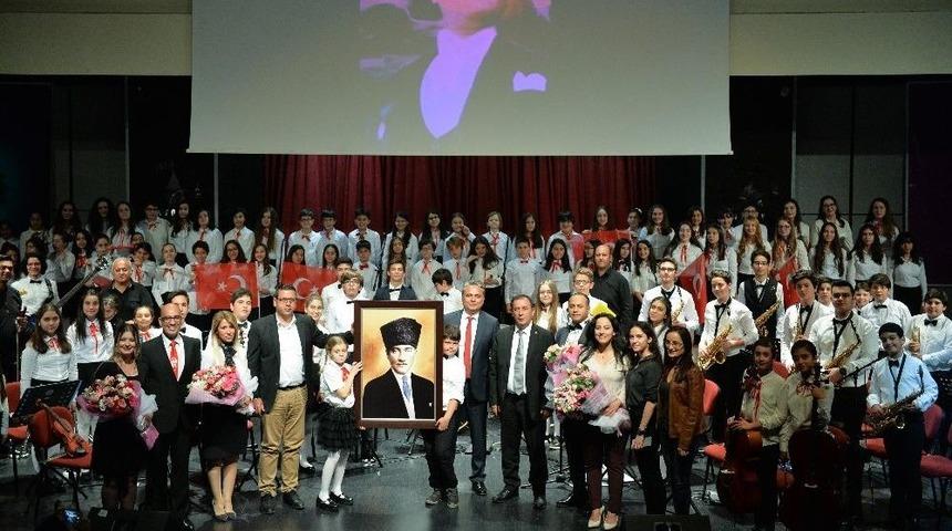 Muratpaşa&rsquo;da &Ccedil;ocuk, Cumhuriyet Ve Atat&uuml;rk Konseri