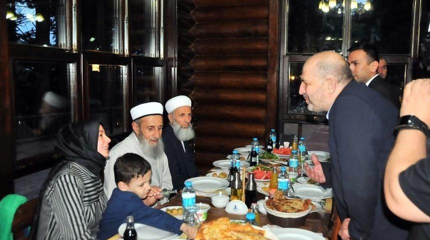 Akşehir&rsquo;de Şehit Ve Gazi Ailelerine İftar Yemeği