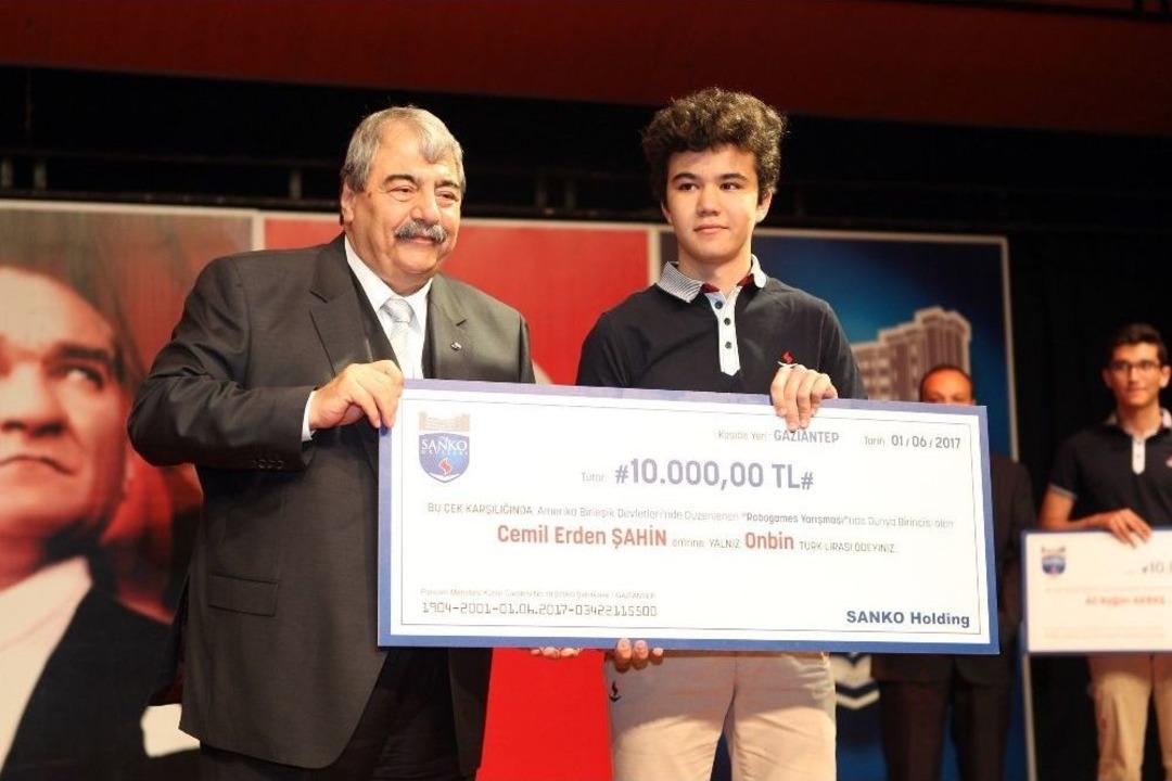 Uluslaraası Ve Ulusal Yarışmalarda Dereceye Giren &Ouml;zel Sanko Okulu &Ouml;ğrencileri, &Ouml;d&uuml;llendirildi