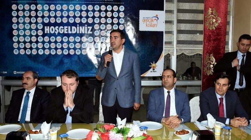 Ak Parti Gen&ccedil;lik Kollarından İftar Yemeği