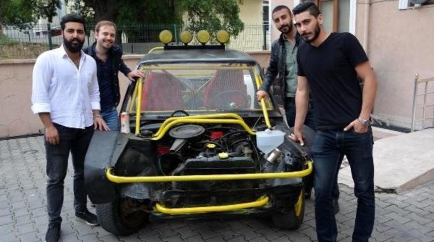 4 &Uuml;niversiteli, Hurda Otomobili Par&ccedil;alayıp Arazi Aracı Yaptı