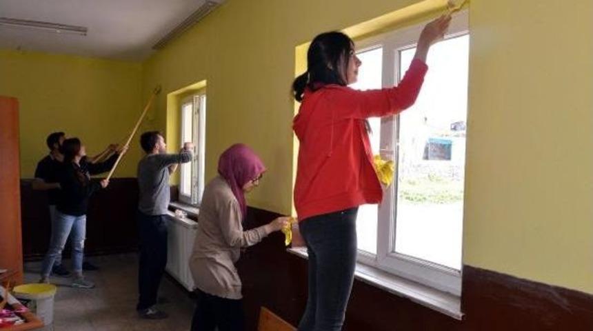 Sosyal Sorumluluk Dersi I&ccedil;in Okul Boyadılar