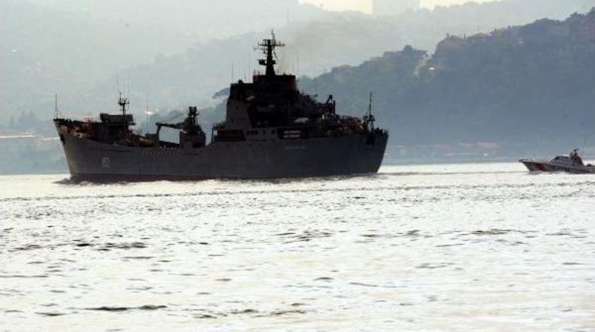 Rus Savaş Gemisi İstanbul'dan Ge&ccedil;ti