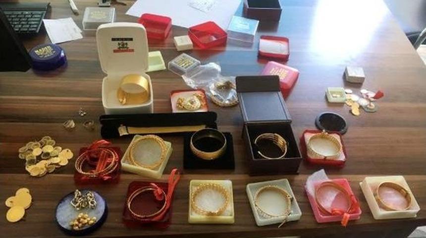 Sahte Polis, 150 Bin Tl'lik Altınla Ka&ccedil;arken Yakalandı