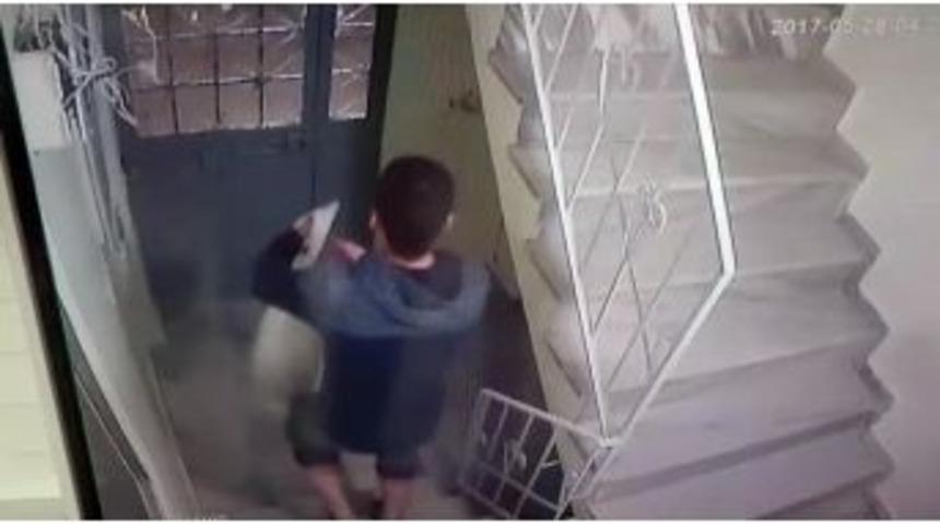 (&ouml;zel Haber) Sahur Vakti Ayakkabı Hırsızlığı