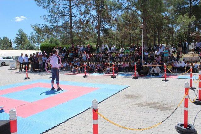 Depremzede &Ccedil;ocuklar Sirk G&ouml;sterisi İle Eğlendi 1