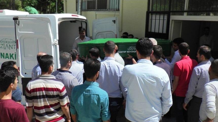 Profesyonel Y&uuml;z&uuml;c&uuml; Havuzda Boğuldu