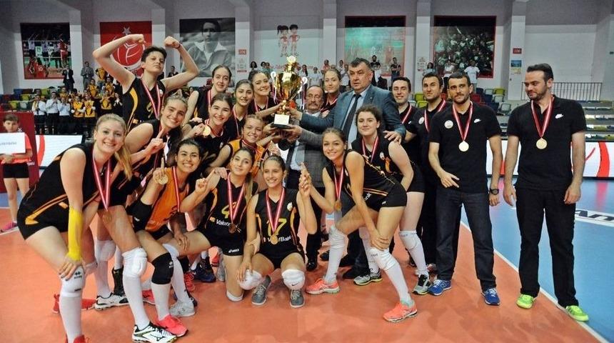 Vakıfbank&rsquo;ın Gen&ccedil; Ve K&uuml;&ccedil;&uuml;k Takımları T&uuml;rkiye Şampiyonu Oldu
