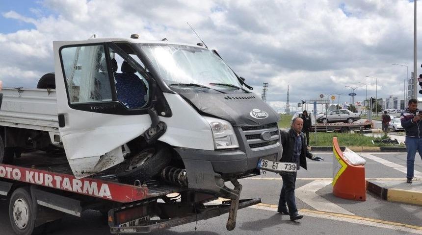 Kars&rsquo;ta Trafik Kazası: 3 Yaralı