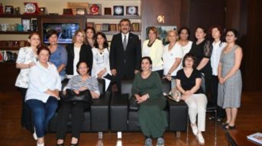 &Ccedil;etin: "kadınlarımız Bizi Aydınlatıyor, Bize Yol G&ouml;steriyor"