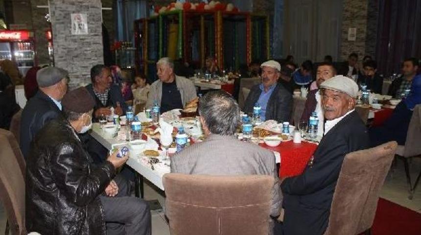 Vali Işın: Biz Bayrağımızı Bu Al&ccedil;aklara Indirtmeyeceğiz