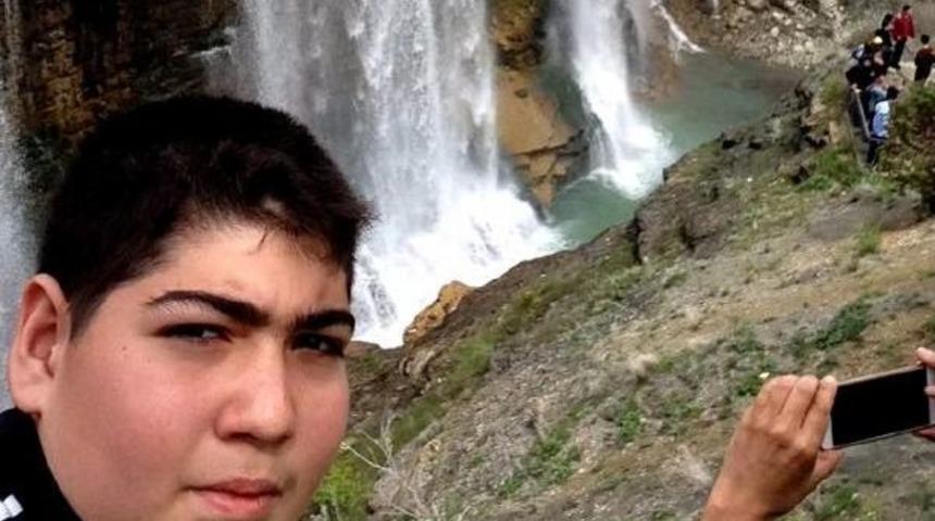 Liseli Gen&ccedil; Y&uuml;zme Eğitiminde Boğuldu