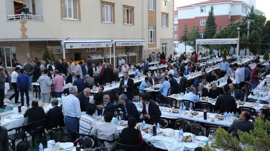 B&uuml;lb&uuml;lzade Vakfın&rsquo;dan İftar Programı