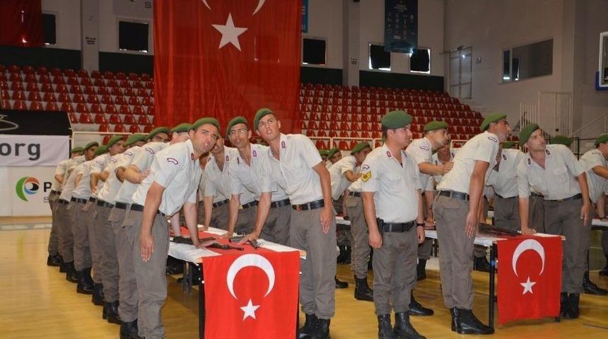 Aliağa&rsquo;da Kısa D&ouml;nem Erlerin Yemin T&ouml;reninde Duygu Dolu Anlar