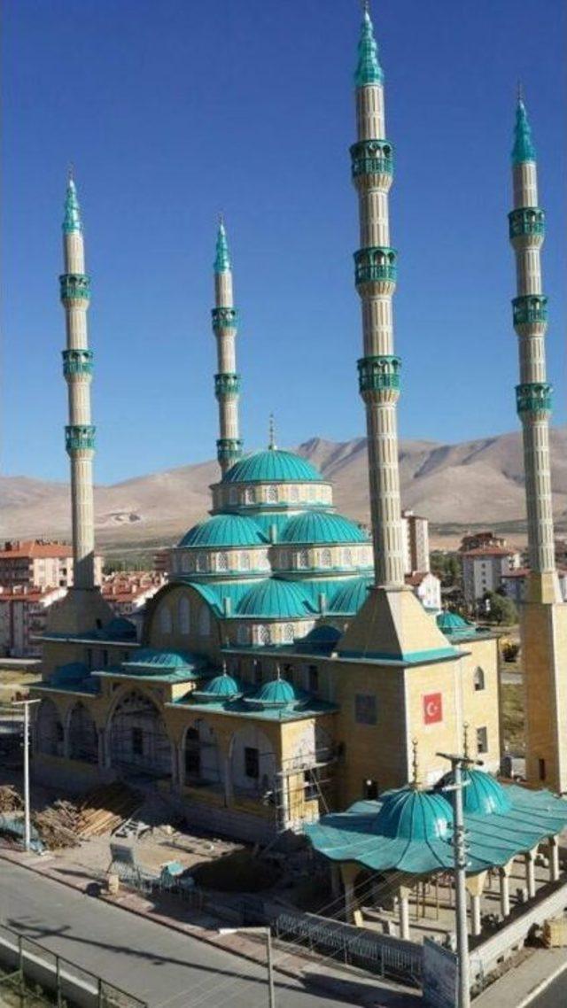 Niğde’nin En Büyük Camisine Yoğun İlgi