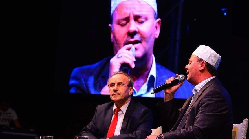 Beylikd&uuml;z&uuml;&rsquo;nde Şehitler İ&ccedil;in Eller G&ouml;ğe A&ccedil;ıldı