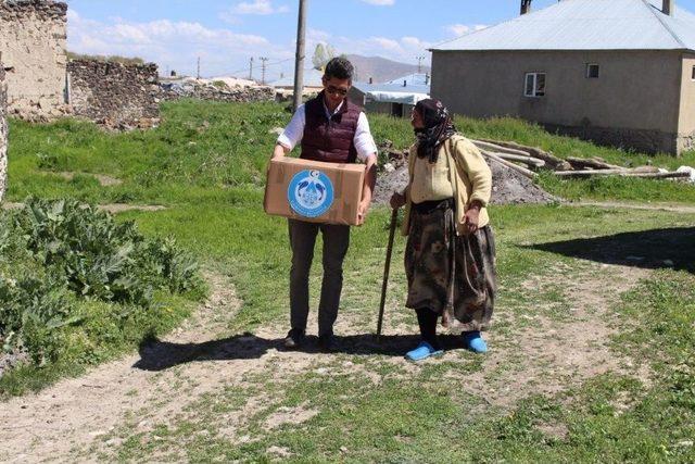 Çaldıran Belediyesinden 650 Kişiye Ramazan Paketi