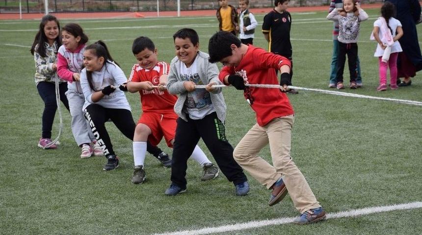 Reşadiye&rsquo;de Geleneksel &Ccedil;ocuk Oyunları Şenliği Yapıldı