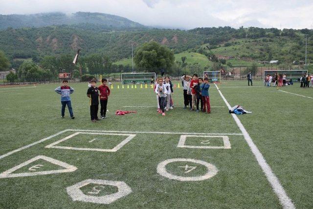 Reşadiye’de Geleneksel Çocuk Oyunları Şenliği Yapıldı