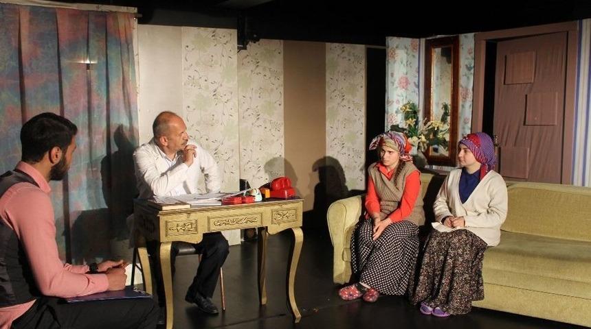 Erzurum Şehir Tiyatrosu &ldquo;kadına Şiddete Hayır&rdquo; Dedi