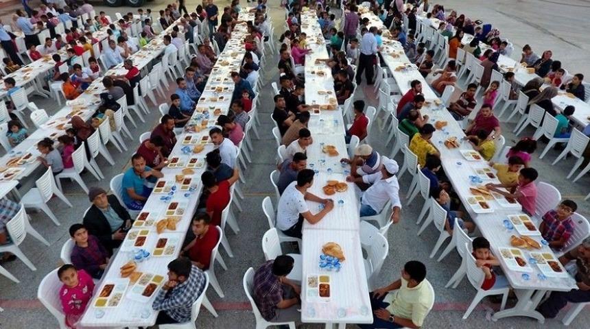 Sınırın Sıfır Noktasındaki İftar Sofrası Havadan G&ouml;r&uuml;nt&uuml;lendi