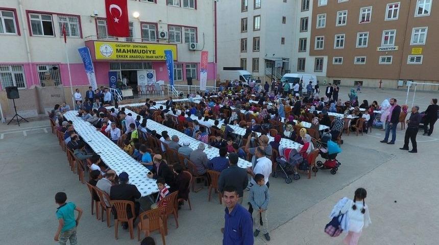 Gaziantep&rsquo;te Mahalle İftarlarında Bin 500 Kişi Ağırlandı