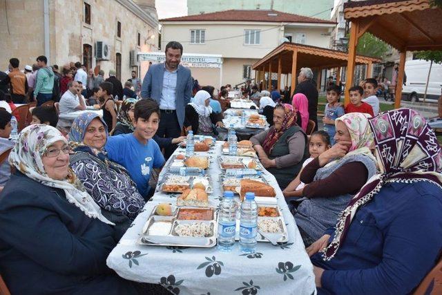 Gaziantep’te Mahalle İftarlarında Bin 500 Kişi Ağırlandı