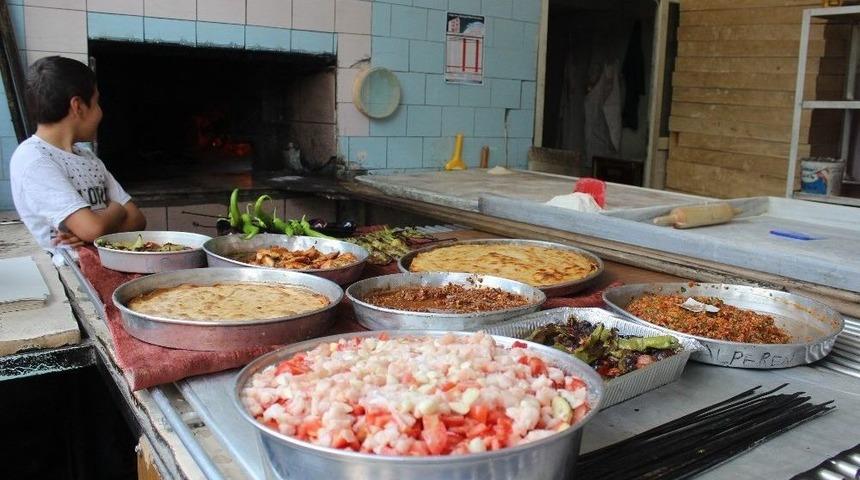 Kasap Ve Fırınlarda Ramazan Yoğunluğu