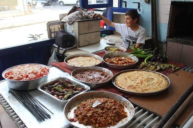 Kasap Ve Fırınlarda Ramazan Yoğunluğu