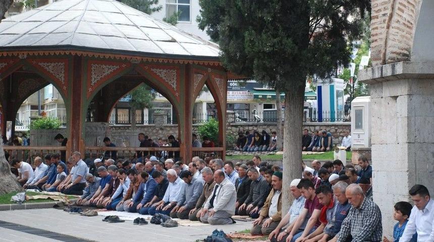 Tokat&rsquo;ta Cuma Namazında Şehitler İ&ccedil;in Dua Edildi