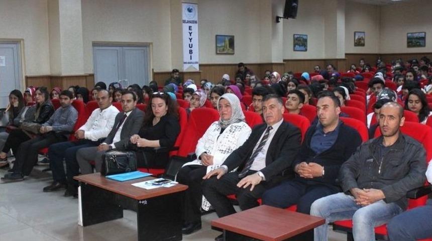 &Ouml;ğrencilere Azerbaycan&rsquo;da Okumanın Fırsatları Anlatıldı