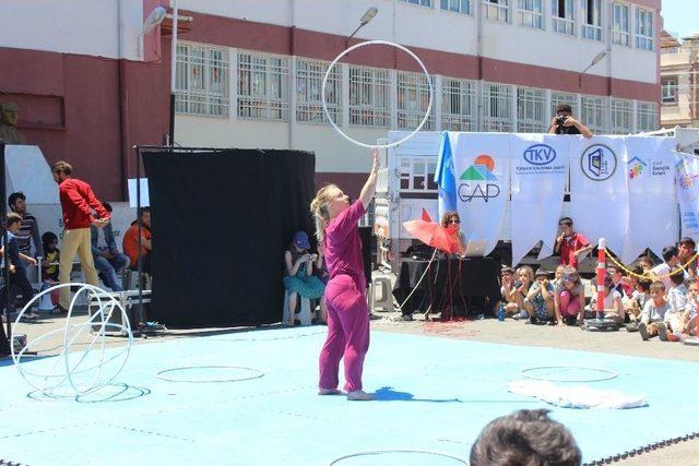 Sirk Sanat&ccedil;ıları &Ouml;ğrencileri Sevindirdi 1