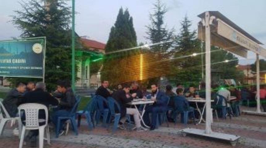 Aslanapa Beldiyesinden Halka İftar