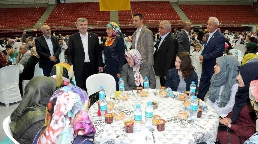 Başkan Aky&uuml;rek, Muhtarlarla İftarda Buluştu