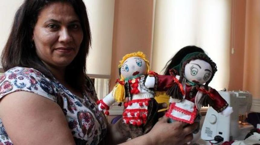 Yaptıkları Bez Bebekleri Internet &Uuml;zerinden Satıyorlar