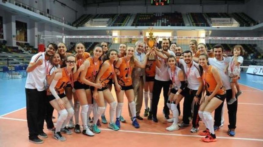 Voleybol Altyapı Şampiyonası'nda İzmir Takımlarının Başarısı