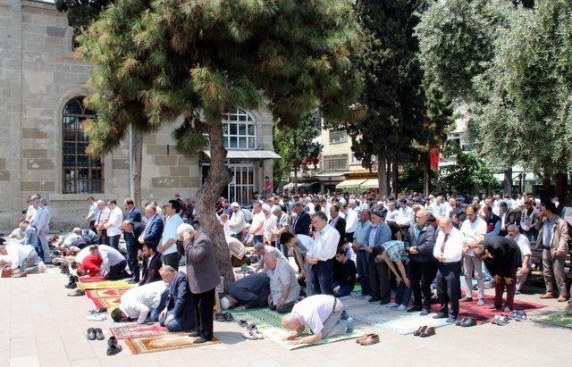 Ramazan’ın İlk Cuma Namazında Camiler Doldu Taştı