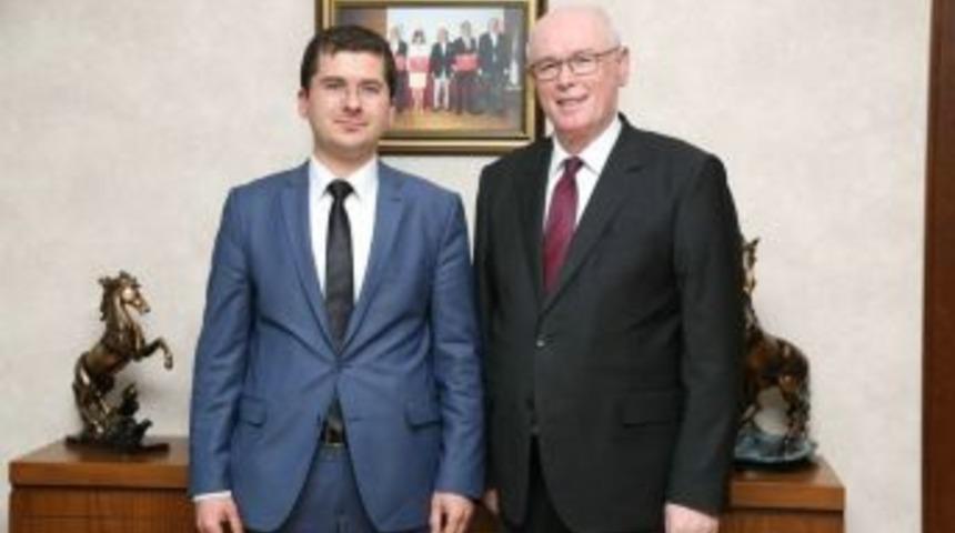 Alpu Kaymakamı &Ouml;mer &Ouml;zbay, Başkan Kurt&rsquo;u Ziyaret Etti