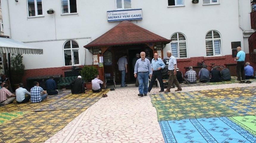 Ramazan Ayının İlk Cumasında Camiler Dolup Taştı