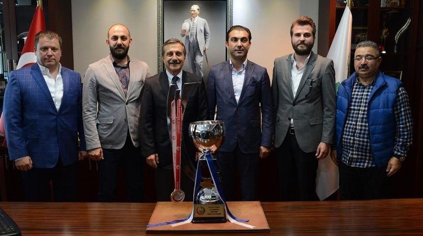 Şampiyon Selka Hentbol&rsquo;dan Başkan Ata&ccedil;&rsquo;a Teşekk&uuml;r Ziyareti