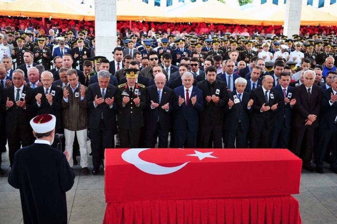 Şehit Piyade Albay Oğuzhan K&uuml;&ccedil;&uuml;kdemirkol Son Yolculuğuna Uğurlandı