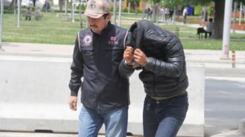 Ter&ouml;r &Ouml;rg&uuml;t&uuml; Propagandası Yaptığı İddia Edilen Asker Adliyeye Sevk Edildi